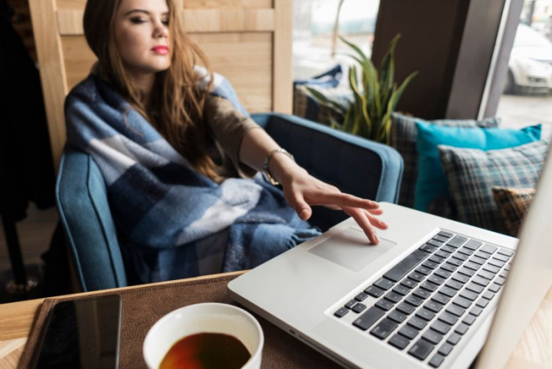 zdjęcie wyróżniające Przedsiębiorcy ograniczają pracę zdalną mimo ryzyka rotacji kadr